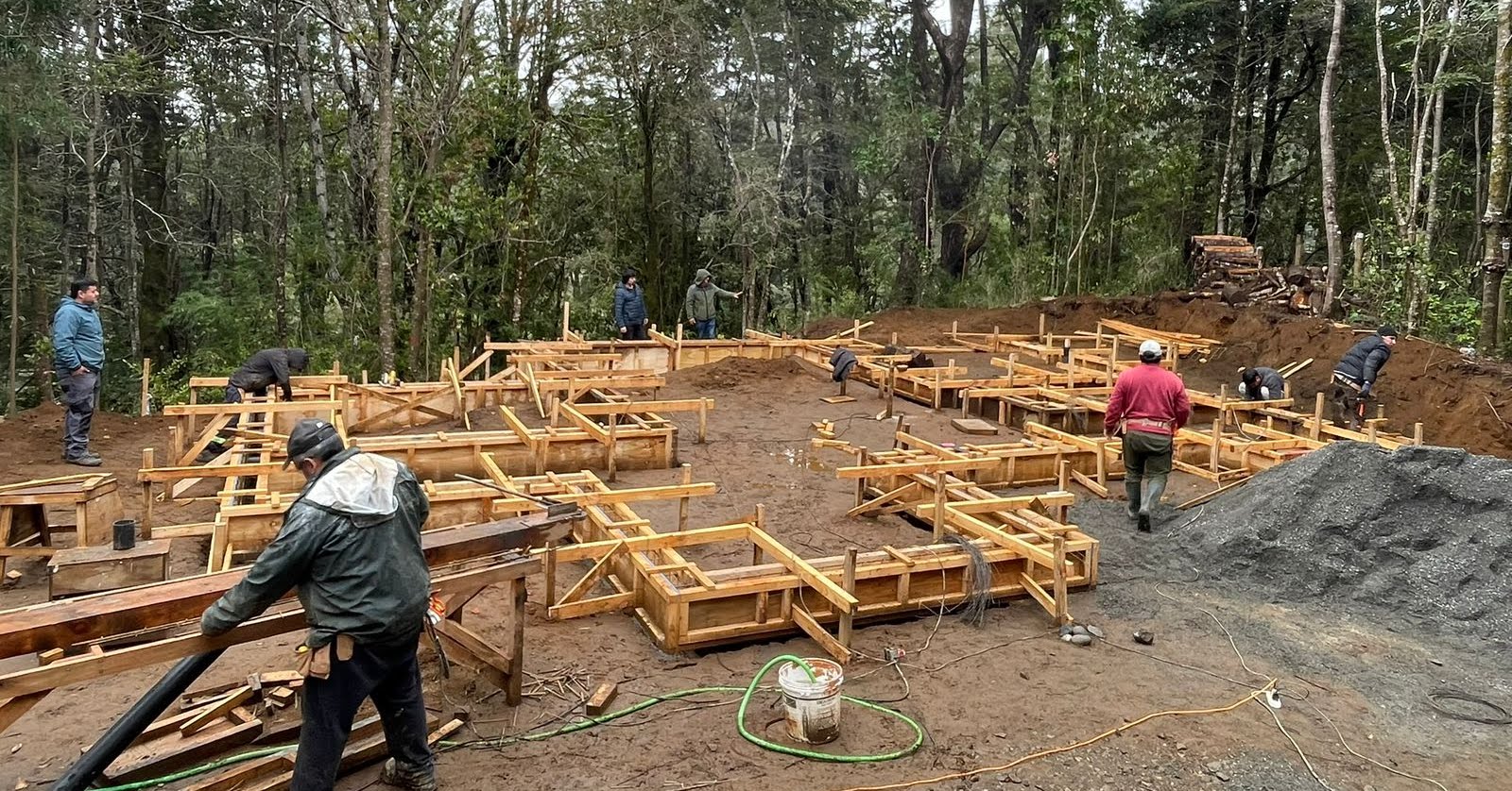 Proceso constructivo - Fundaciones y estructura de madera
